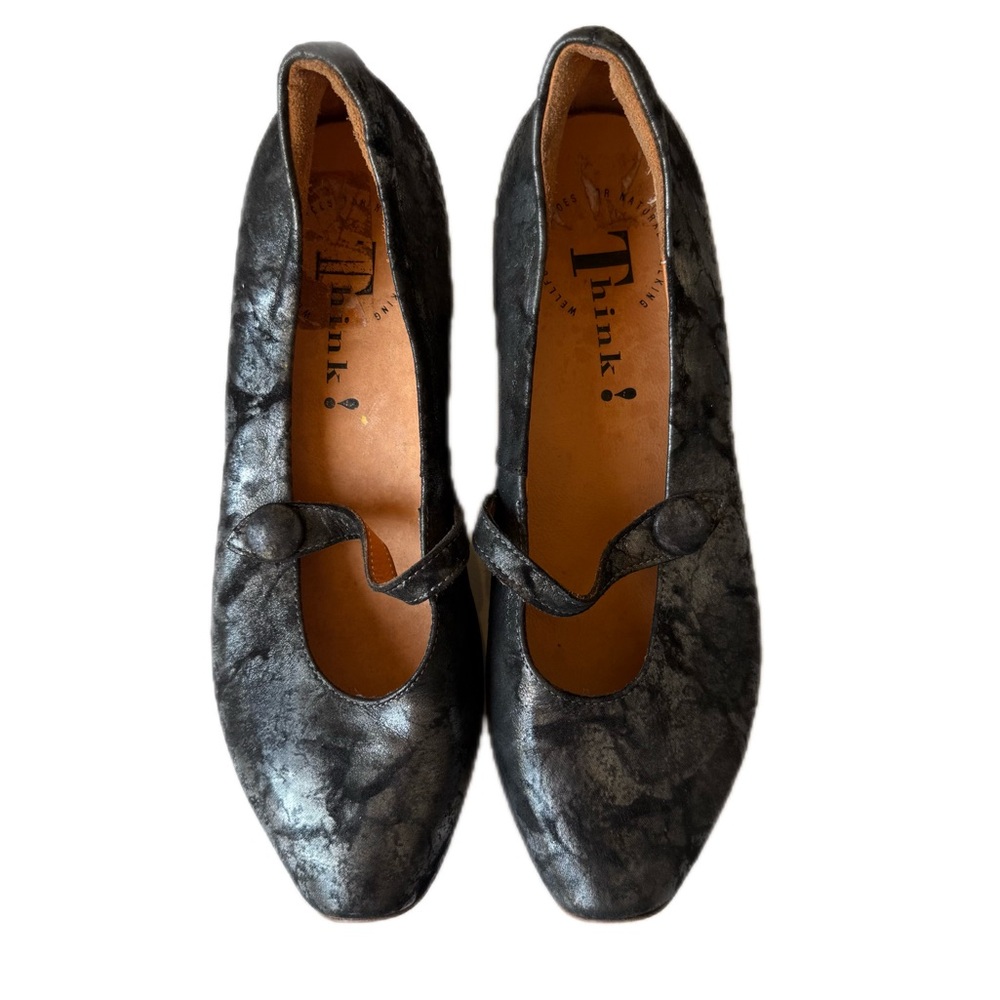 Think! Women's Black Metallic Textured Flats